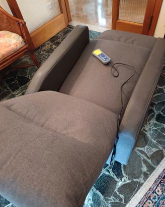 Poltrona reclinabile con massaggiatore elettronico
