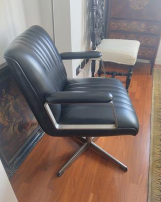 poltrona vintage anni 60 70 pelle nera