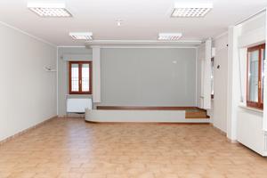 Magazzino c/2 di 125 mq con giardino, vista mare e