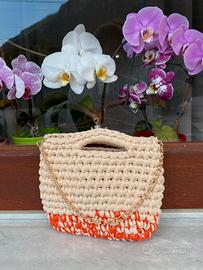 Mini bag fatta a mano all’uncinetto