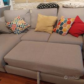 Divano con penisola e chaise longue