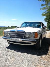 Mercedes 200 W 123