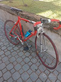 Bici da corsa marca SCOTT. in alluminio.