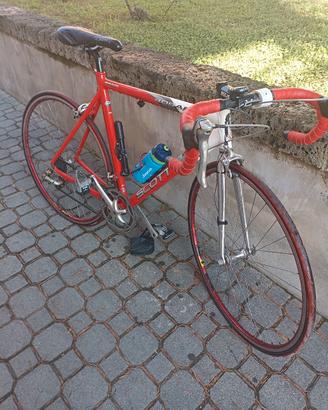 Bici da corsa marca SCOTT. in alluminio.