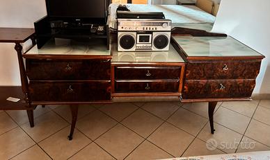 Como appartenente al set in legno di noce