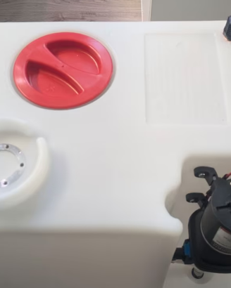 NUOVO - OSCULATI Serbatoio acqua 56L con pompa 