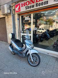 Piaggio Beverly 250