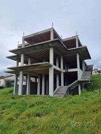 Villa di 439 m² con 1 locale e box auto a Sant'Amb