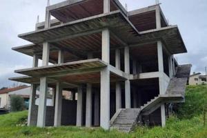 Villa di 439 m² con 1 locale e box auto a Sant'Amb