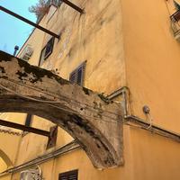 Palazzetto indipendente su 4 livelli 2 ingressi