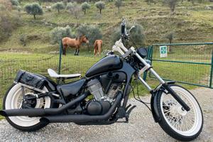 Scarichi Vance & Hines nero per Honda Shadow 600