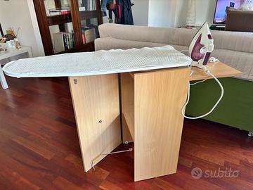 mobile di legno con asse da stiro