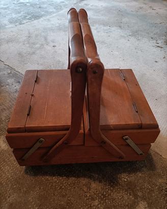 Scatola da cucito vintage 