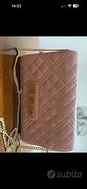 Borsetta moschino con dettagli in oro