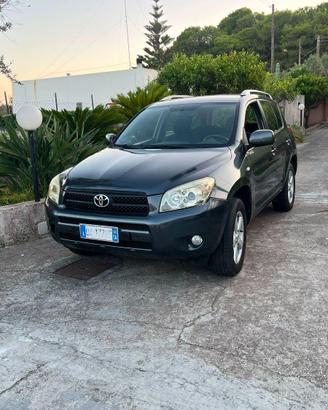 Toyota RAV4  2.2 D con gancio traino