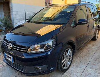 VOLKSWAGEN TOURAN TDI AUTOMATICA BEN TENUTA