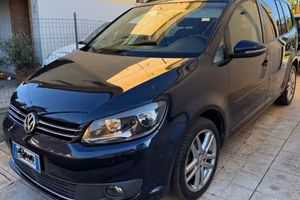 VOLKSWAGEN TOURAN TDI AUTOMATICA BEN TENUTA