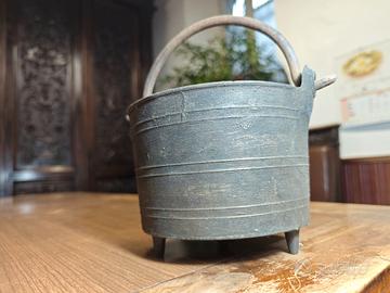 Pentola  in bronzo fuso