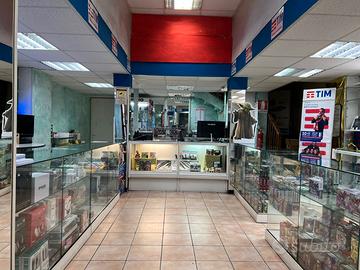 In centro, Negozio storico telefonia elettronica