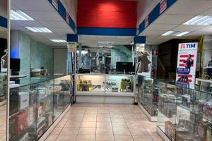 In centro, Negozio storico telefonia elettronica