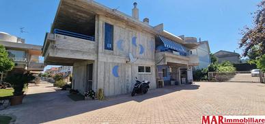 vendita appartamento con corte esterna e ingresso