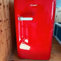 Frigorifero da tavolo Candy Divo rosso
