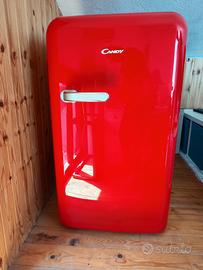 Frigorifero da tavolo Candy Divo rosso