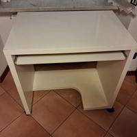 Scrivania mini con ruote porta tastiera estraibile