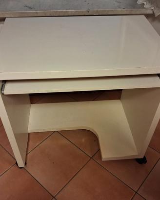 Scrivania mini con ruote porta tastiera estraibile