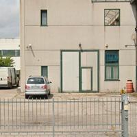 Capannone artigianale con appartamento