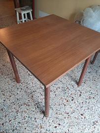 Tavolo quadrato economico