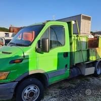 Iveco 35a con vasca ribaltabile posteriore