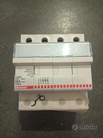 biticino  F323N
Portafusibile sezionatore 3P+N fus