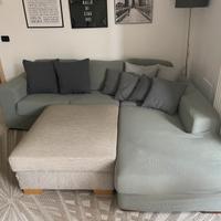 Divano con penisola e pouf contenitore