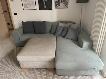 Divano con penisola e pouf contenitore