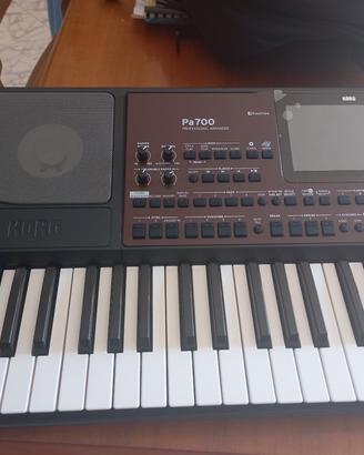 Korg pa700
