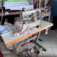 Macchina due aghi con copertura