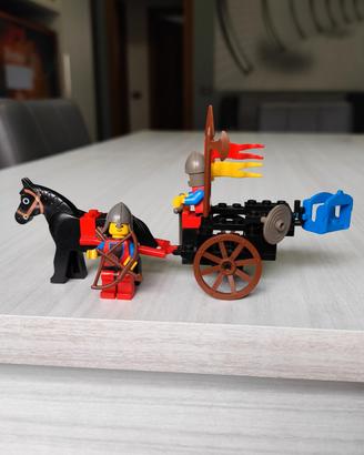 Piccolo LEGO 6022 Carro con cavallo. Anno 1984