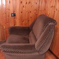 poltrona in velluto effetto vintage