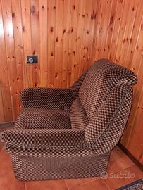 poltrona in velluto effetto vintage