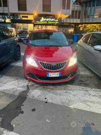 Lancia y benzina hybrid