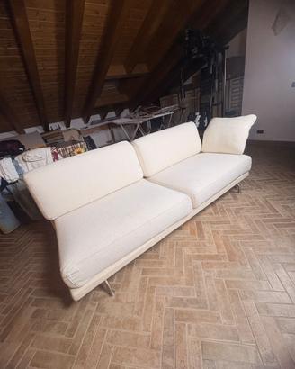 Divano Moderno 2/3 Posti con Dettagli Cromati