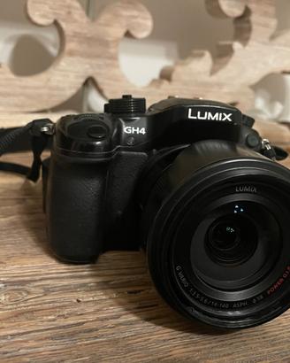 Panasonic GH4 con obiettivo