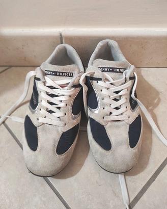 Tommy Hilfiger/ scarpe bambino numero 30