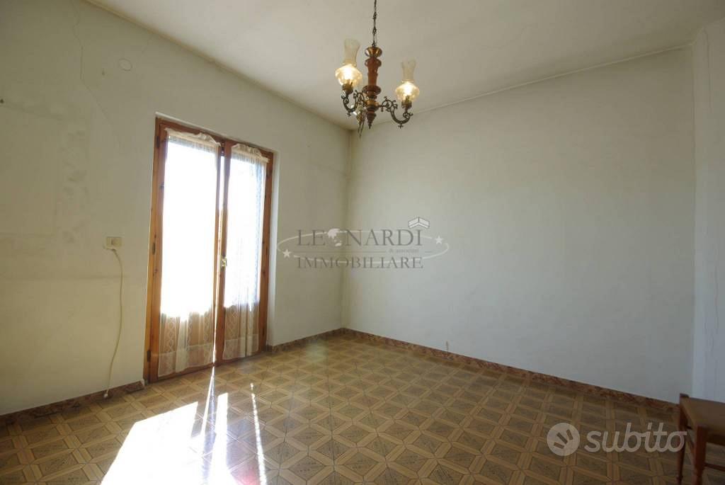 Rustico / Casale di 80 m² con 3 locali e box auto - Vista 2
