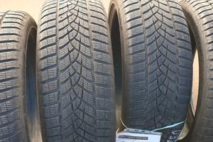 Gomme invernali Goodyear  215 45 raggio 20 - 95 T