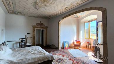 Appartamento di 373 m² con più di 5 locali a Vicch