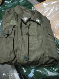 Tuta militare da combattimento verde oliva