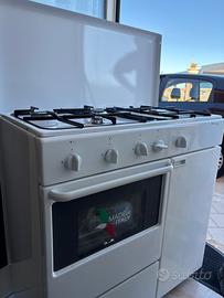 Cucina 4 fuochi Bompani a gas