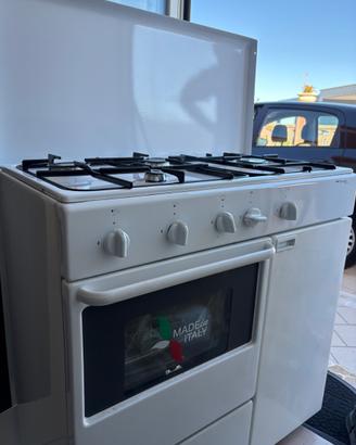 Cucina 4 fuochi Bompani a gas